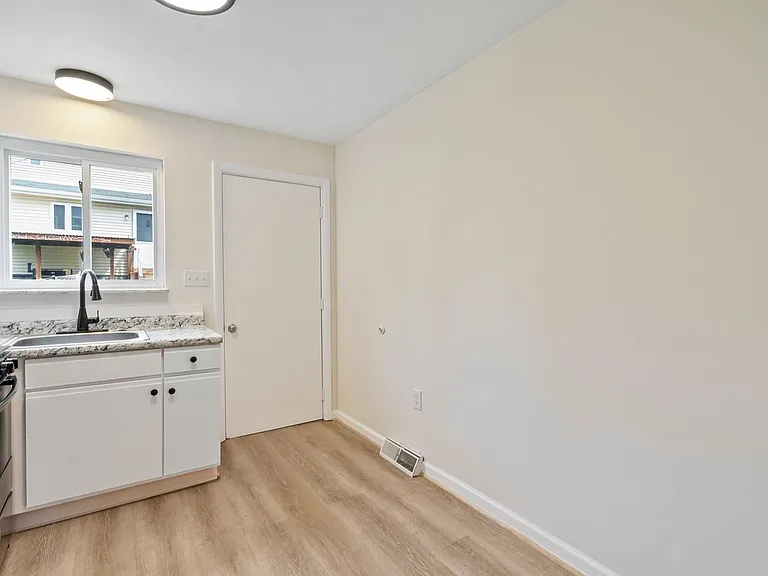 321 Taylor St — Photo 11