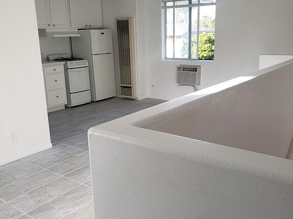 5th image of 437 N Chester Ave APT 200