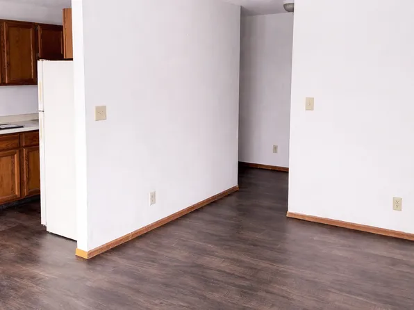 222 6th St SW #2, Madelia, MN 56062