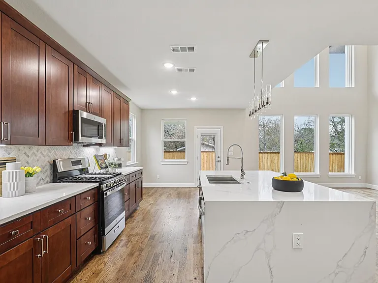 1713 Highland Dr W — Photo 8