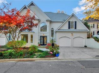 225 Ledgemont Ct, Sandy Springs, GA 30342