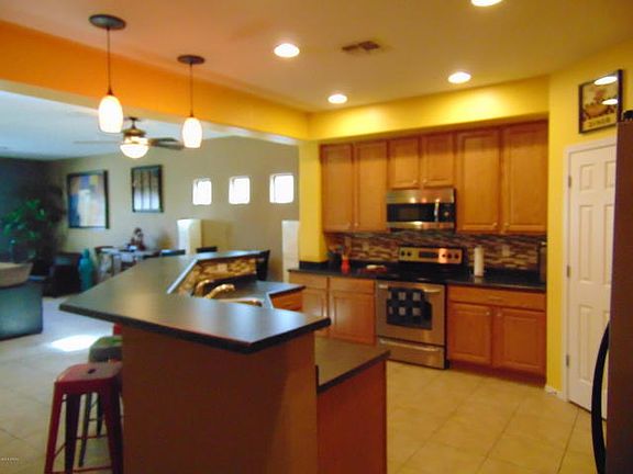 4th image of 16233 W Mercer Ln