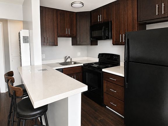 2nd image of 658 Cherry Way #C0b9b9fb0