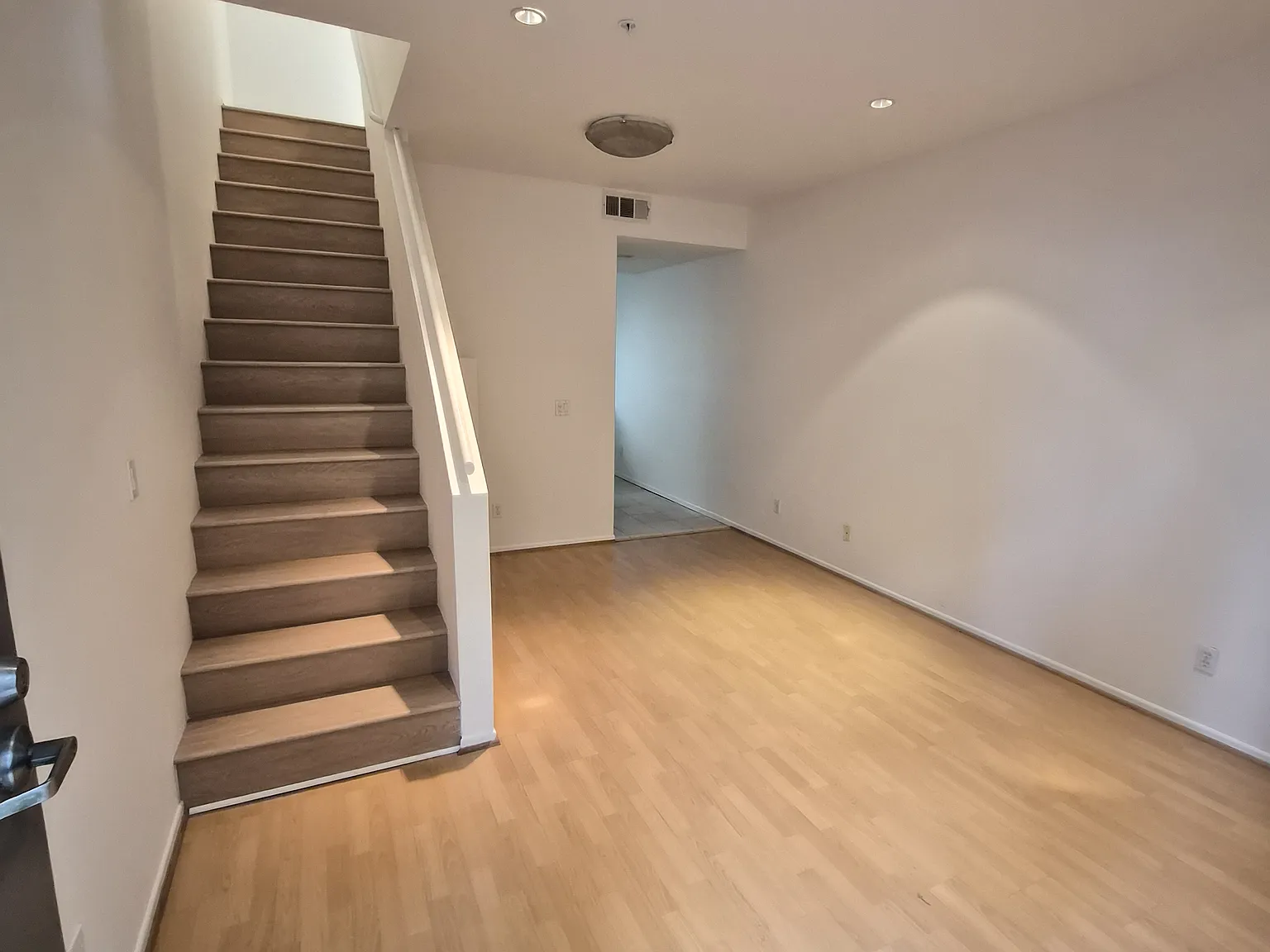 2 bed, 1.5 bath, 1150 sqft, $3,000 — Photo 3