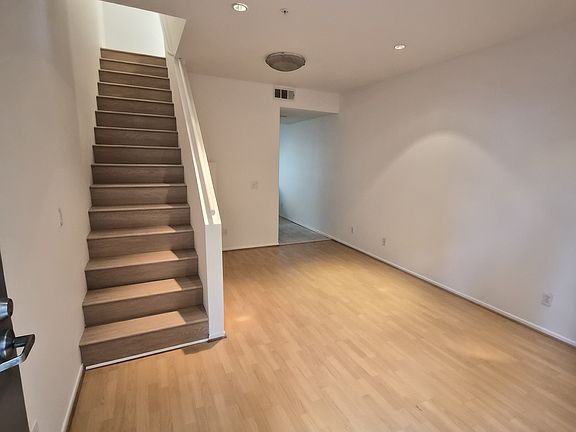 4th image of 811 11th St APT 3