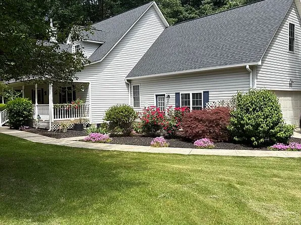 831 W Pine Grove Rd, Seneca, SC 29678