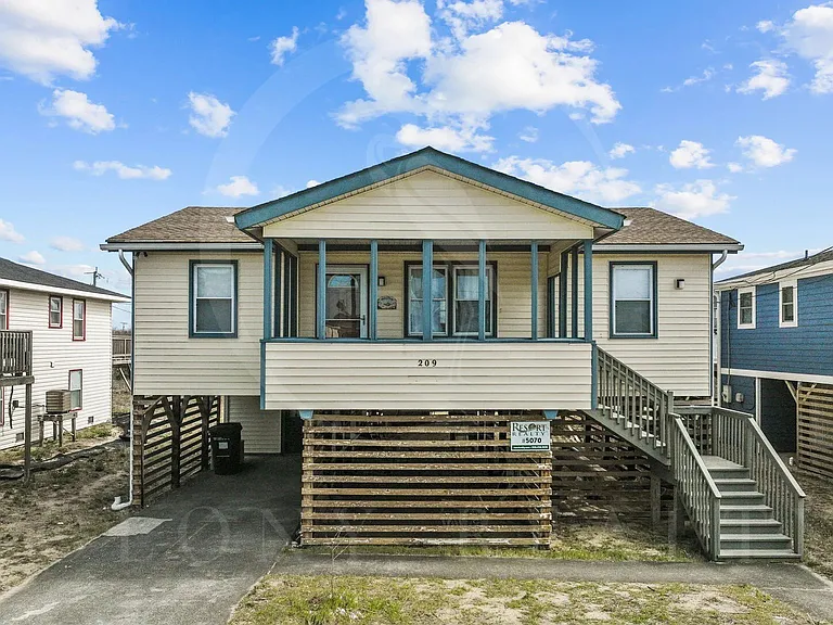 209 E Walker St — Photo 1