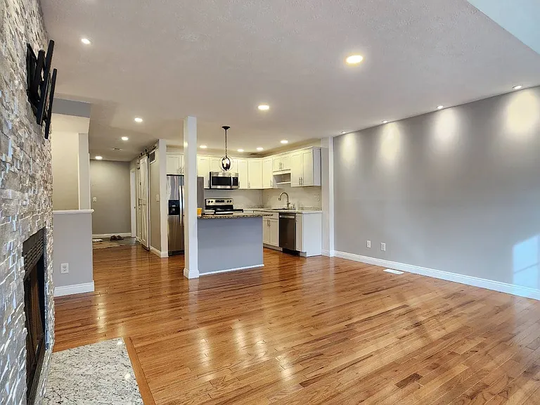 Living Room/Kitchen