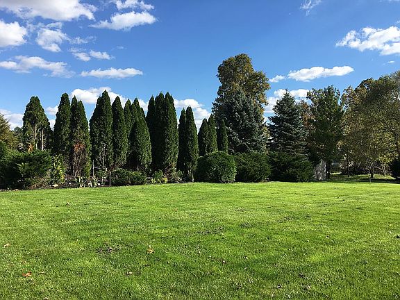 2nd image of 1921 Foxmoor Ln