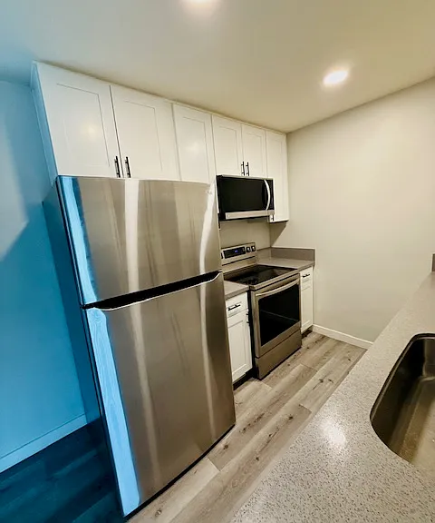 2121 Mission Ave #5 — Photo 3