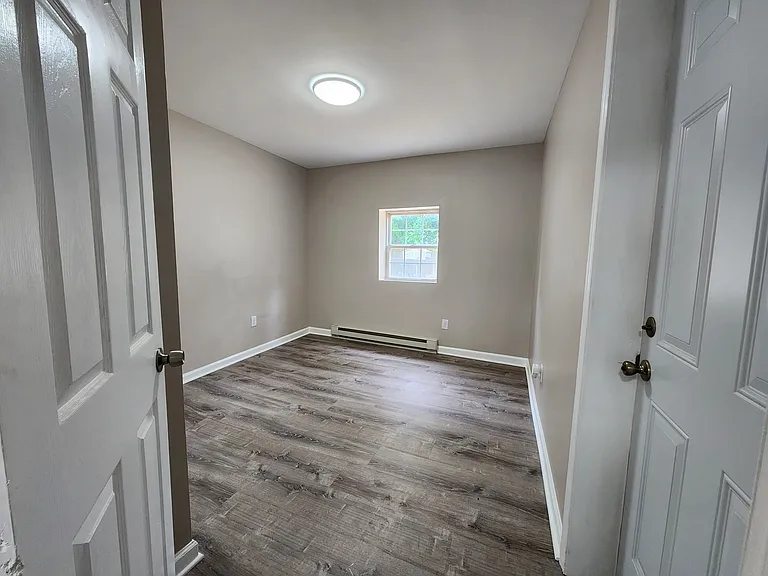 407 E North St — Photo 4
