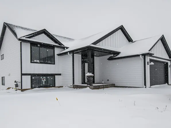 2210 Douglas Trail Dr SE, Pine Island, MN 55963