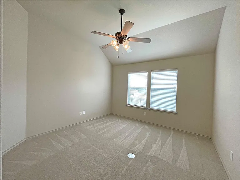 524 Cameron Cv — Photo 9