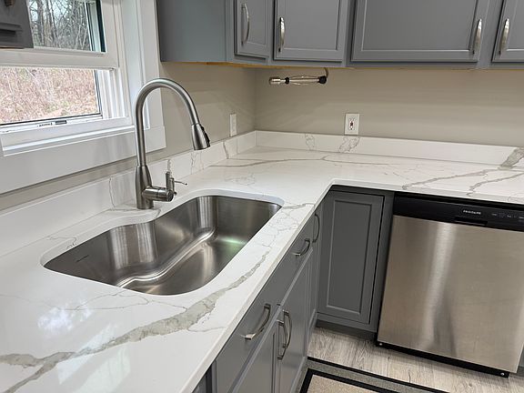 5th image of 242 Allen Rd #1