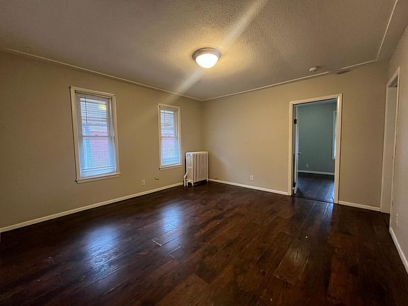 3rd image of 1092 Edgerton St
