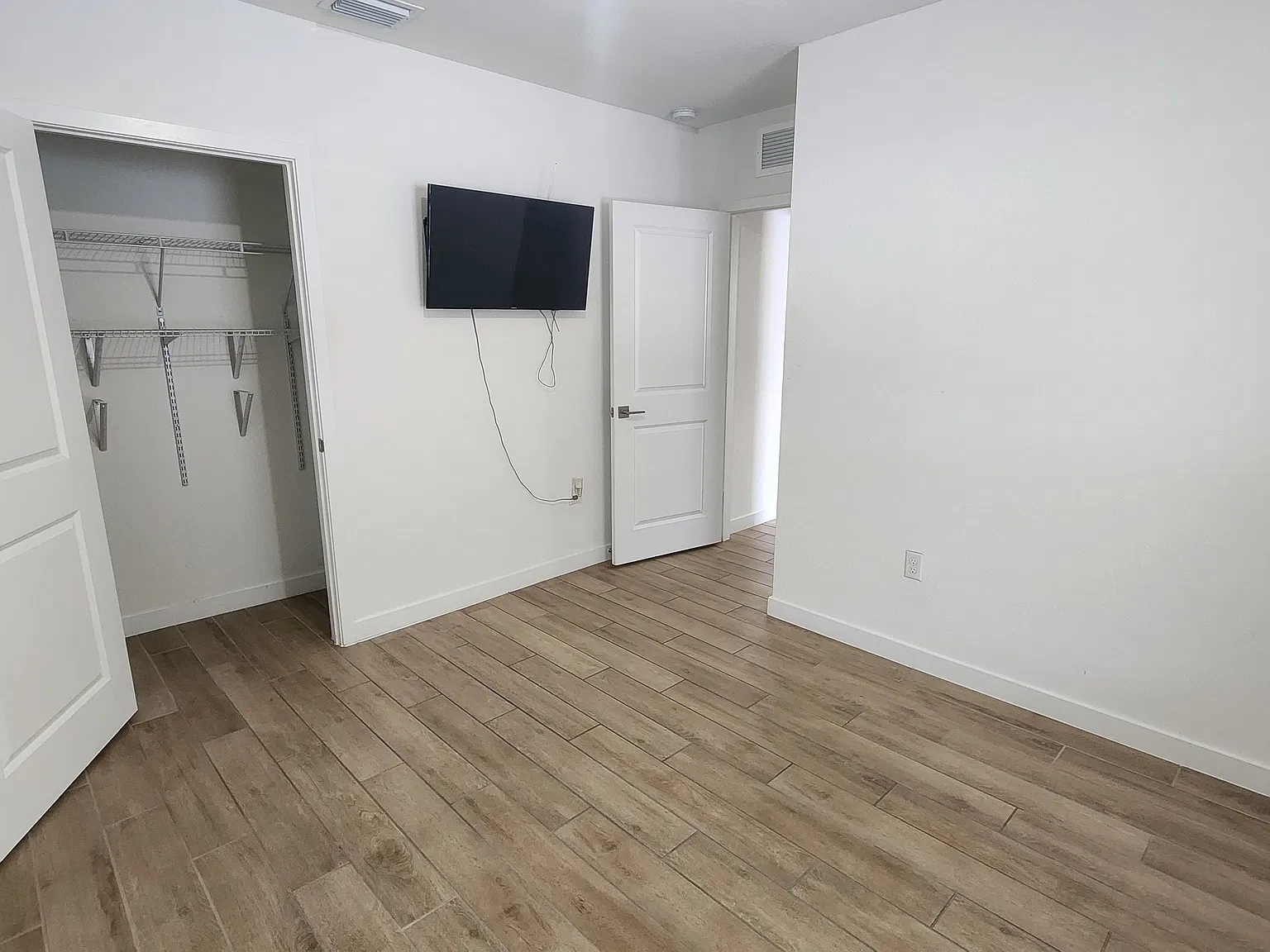 4 bed, 2600 sqft, $3,500 — Photo 2