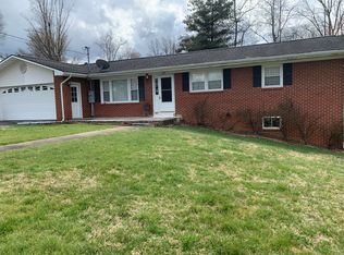 1704 Paty Dr, Johnson City, TN 37604