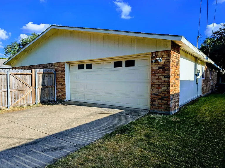 949 Mossvine Dr — Photo 25