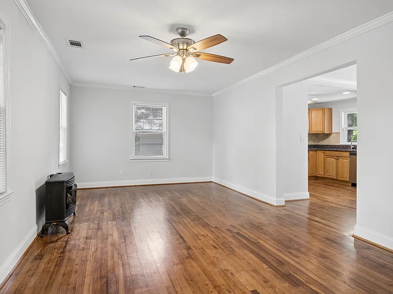 592 Scott Cir — Photo 5