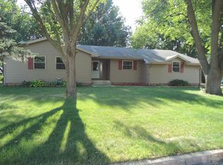 917 Kelvin Rd, Storm Lake, IA 50588