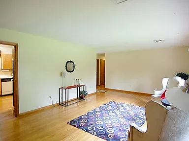 3 bed, 1832 sqft, $2,300 — Photo 3