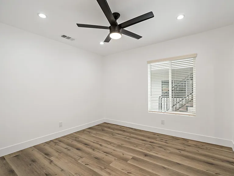 6524 Dashwood St — Photo 3