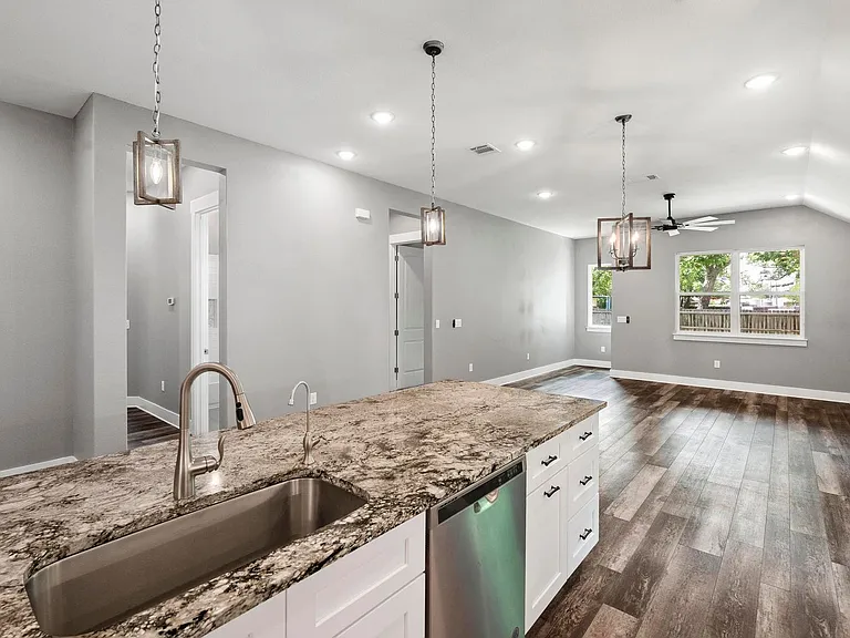 203 E Salty St — Photo 9