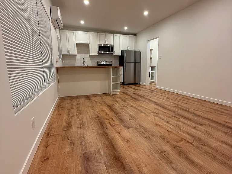 1509 N Hollywood Way #B — Photo 7