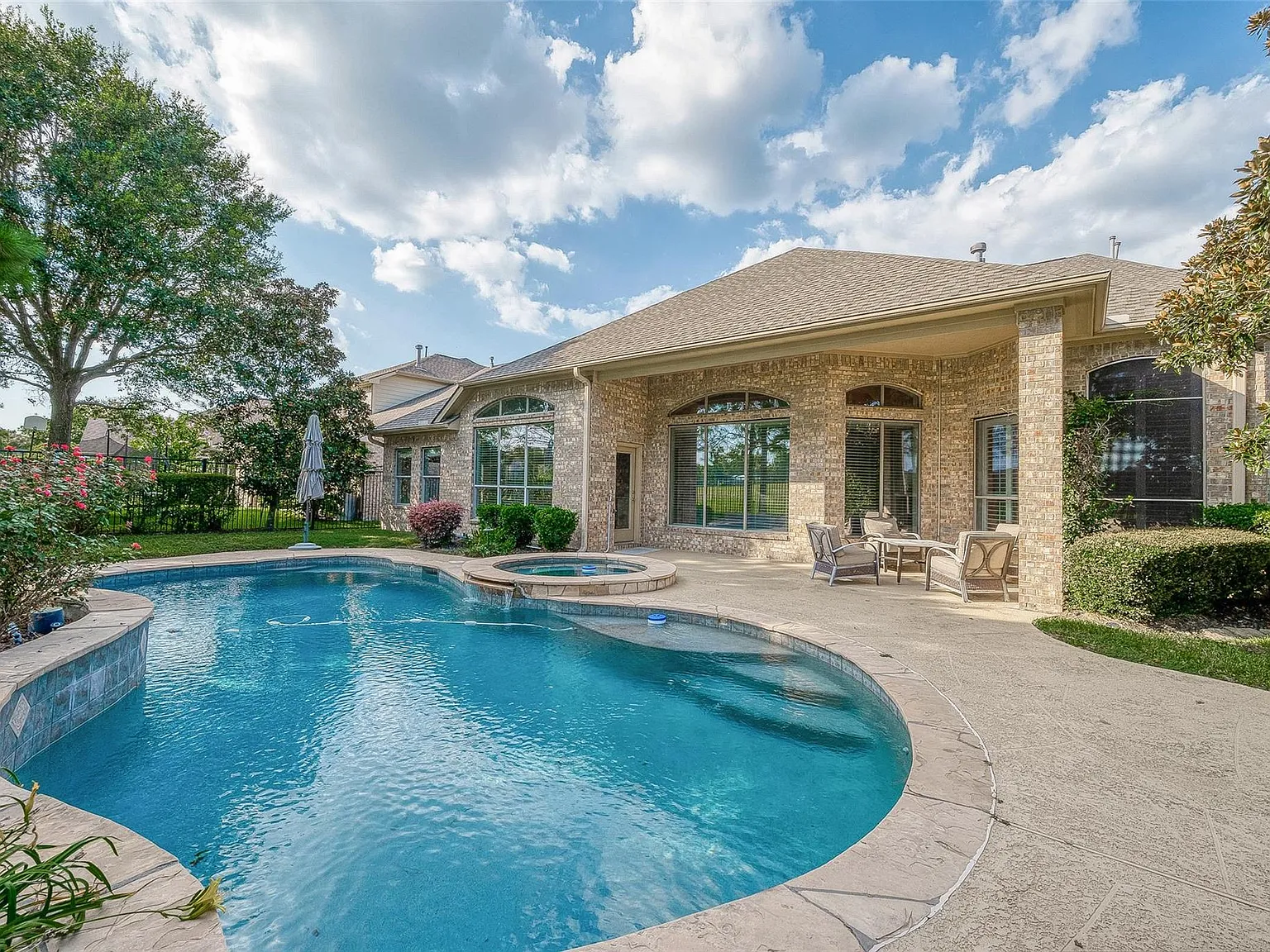 4 bed, 3.5 bath, 3653 sqft, $4,400 — Photo 1