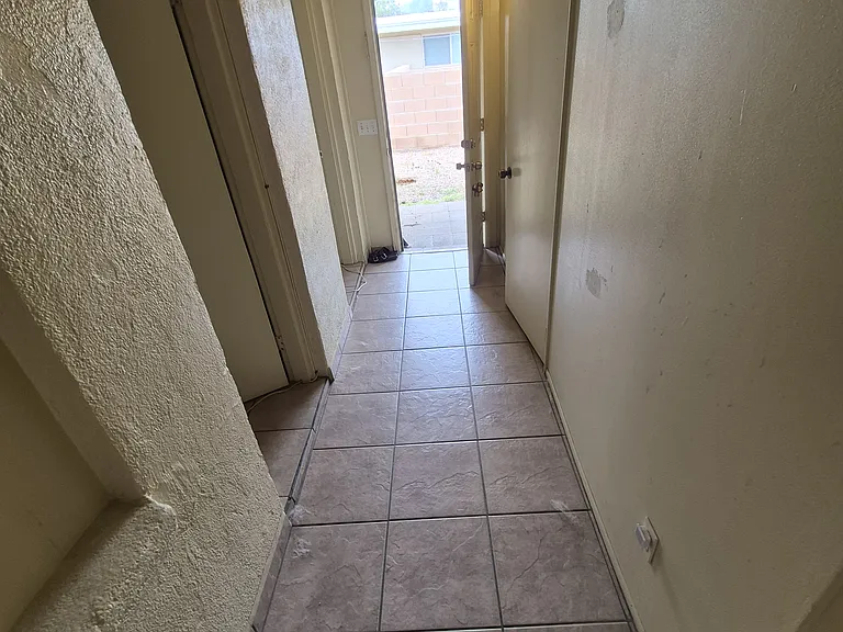 1820 N Bell Ave #1 — Photo 2