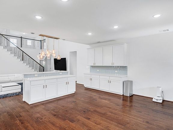 3rd image of 108 Greenthread Dr