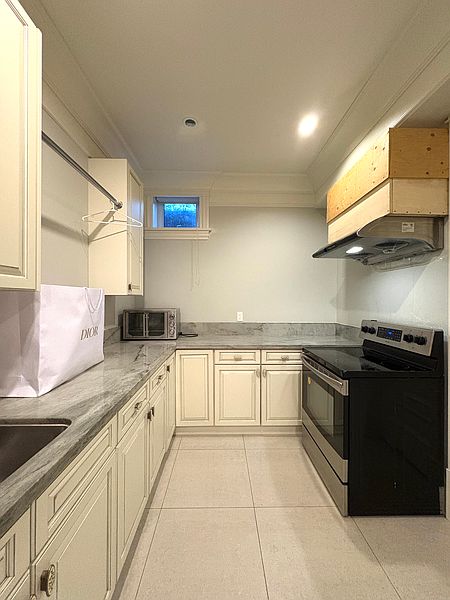 Vancouver Apartment for rent - 3 Bedrooms — photo 18