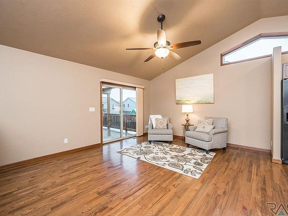 5th image of 5213 S Solono Ave