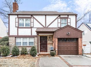 218-27 Grand Central Pkwy, Hollis Hills, NY 11427