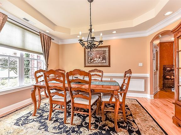 5th image of 118 Chatworth Ln