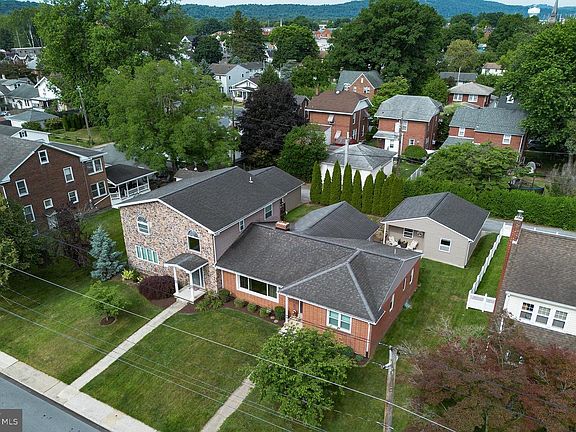 4th image of 111 N Race St