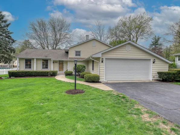 3S444 Shagbark Ln, Glen Ellyn, IL 60137