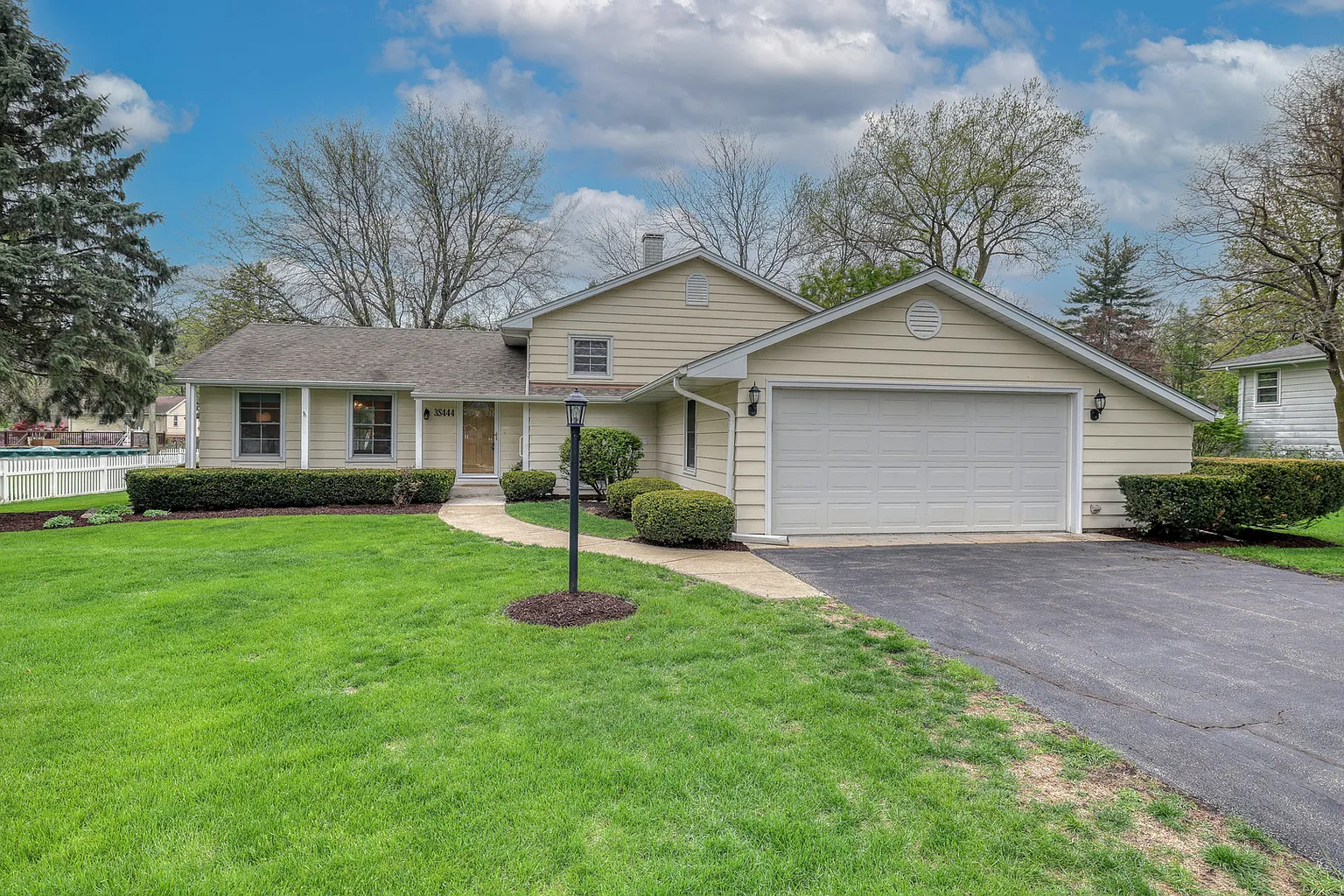 3S444 Shagbark Ln photo 1