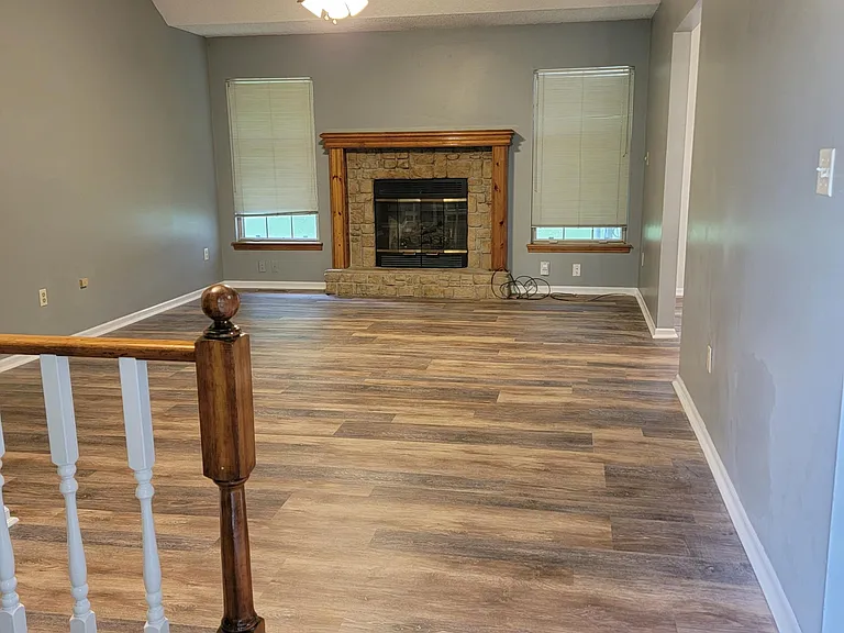 307 SE Greystone Dr — Photo 11