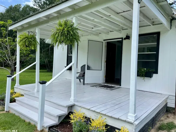 1046 Homestead Rd, Range, AL 36473