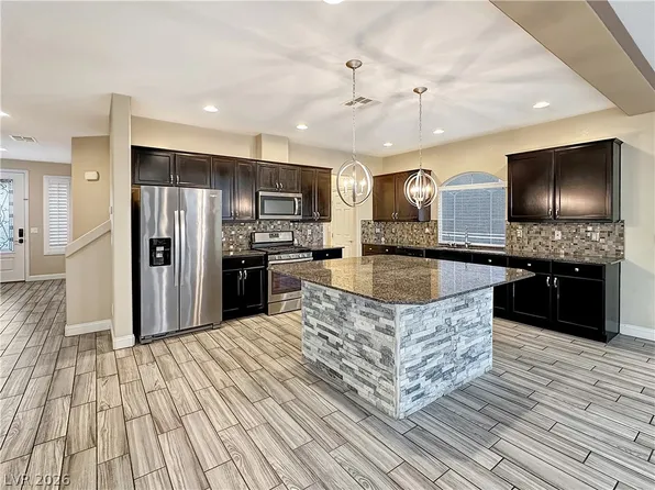 6372 Tamber Bay Rd, Las Vegas, NV 89118