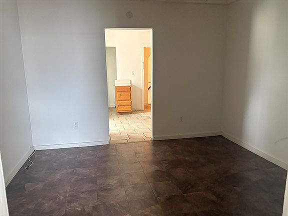 3rd image of 325 E 2nd St