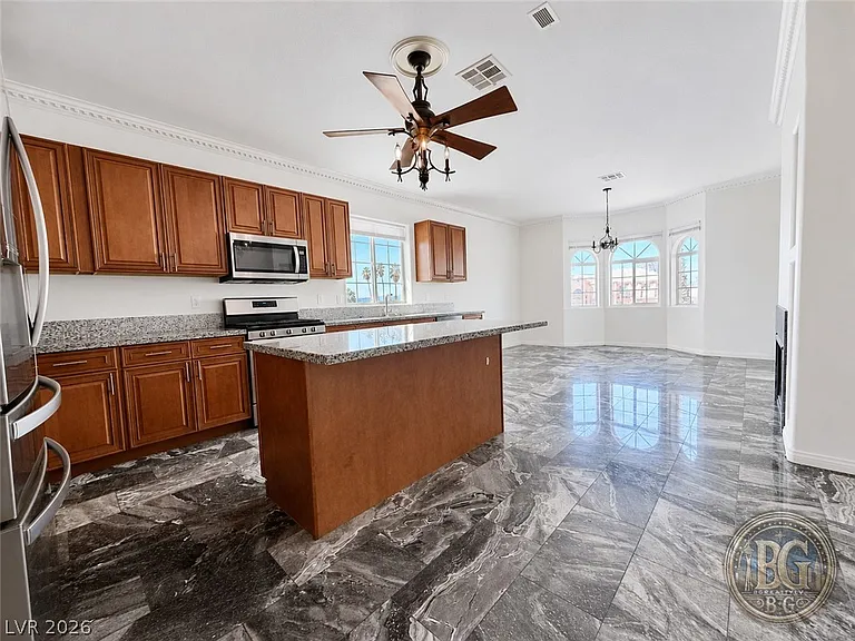 764 Benedict Dr — Photo 6