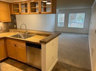 2805 NE 125th St APT 303, Seattle, WA 98125