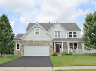 704 Jorstad Dr, North Aurora, IL 60542