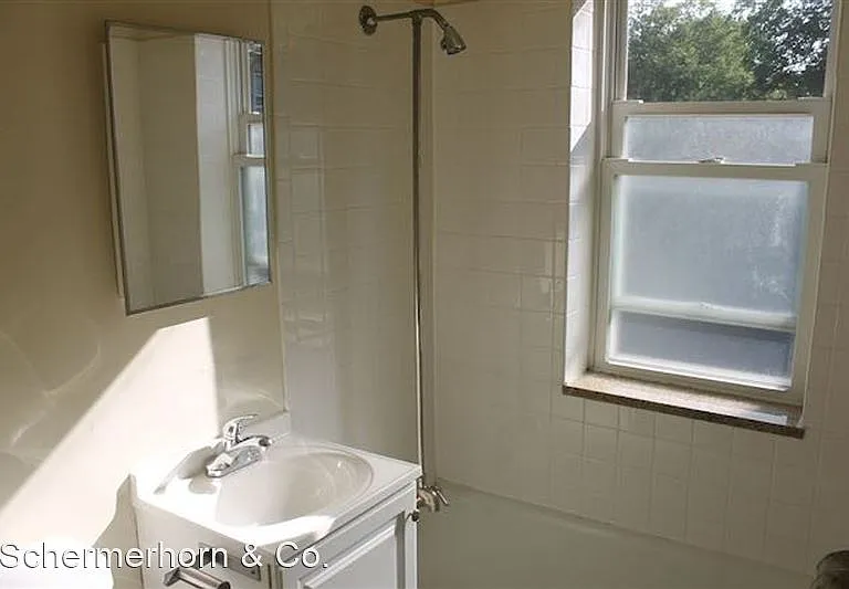 816 Simpson St — Photo 6