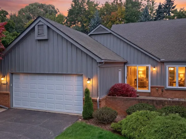28516 Venice Cir, Farmington, MI 48334