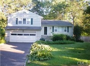 11 Cherry Hill Rd, Fairfield, CT 06825