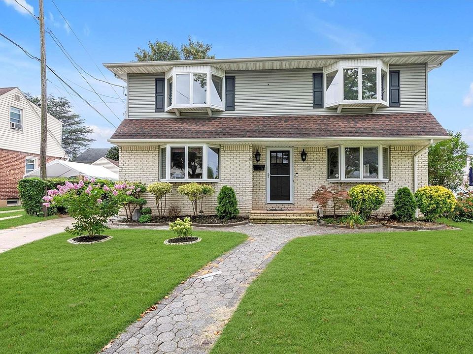 1st image of 34 Laurel Drive