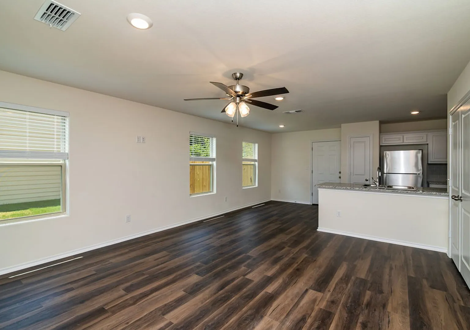 Available Now! 3 Bedroom Duplex Located In Whiteright Texas! — Photo 3